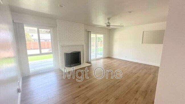 Foto del edificio - 4157 Kingsbury Pl
