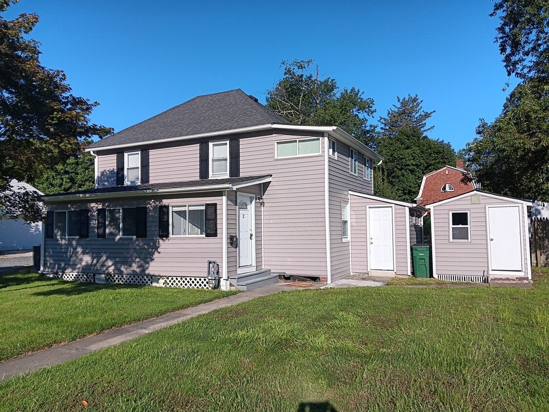 Foto principal - Renovated 3 Bed 2 Bath Single-Family Home ...