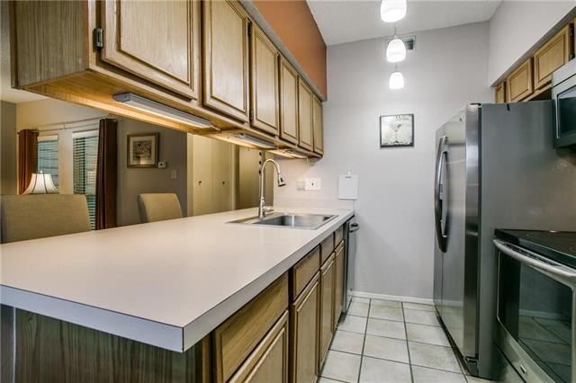 Foto del edificio - 7107 Holly Hill Dr