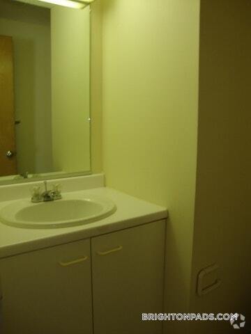 Building Photo - 146 N Beacon St
