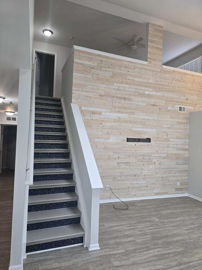Building Photo - 3 BEDROOM 3 BATHROOM CONDO IN BELLEVILLE A...