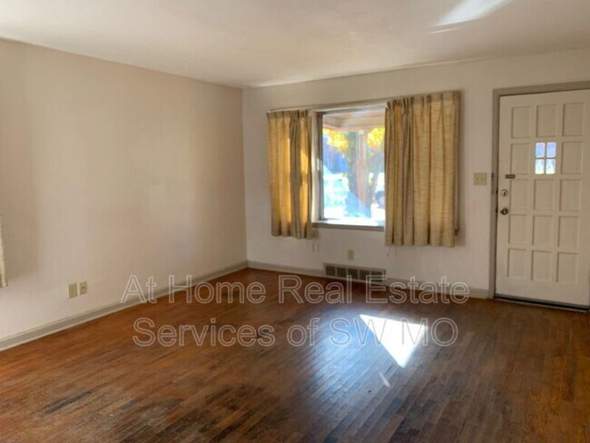 Foto del edificio - 1227 E Belmont St