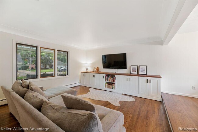 Foto del edificio - 16147 Fairlane Dr