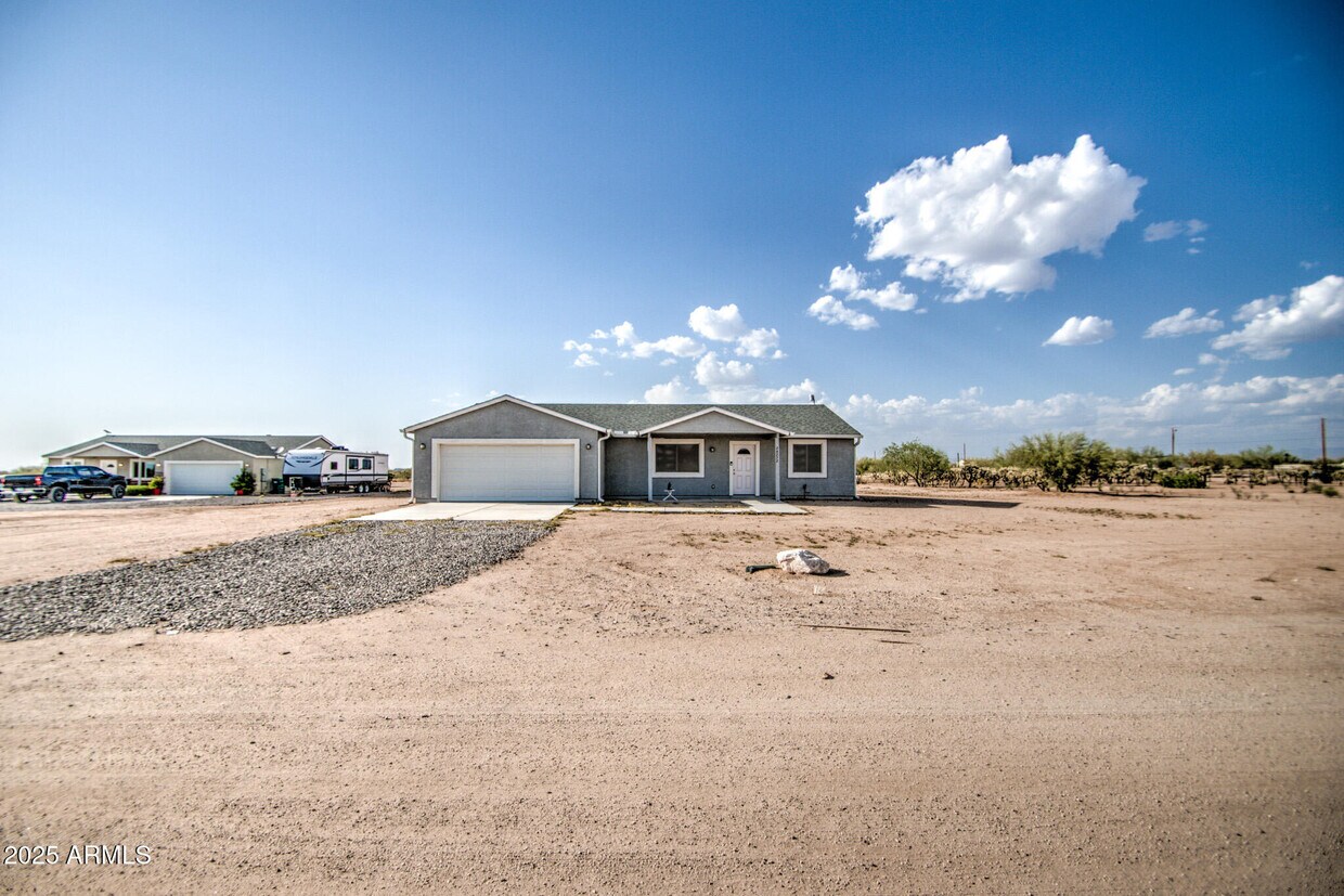 Foto principal - 24272 E King Rd