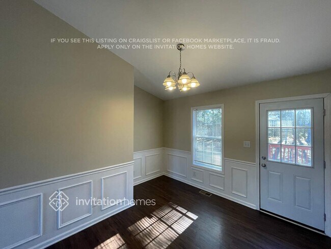 Foto del edificio - 1039 Loch Lomond Cir