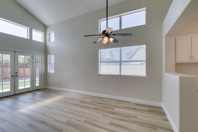 Foto del edificio - Charming 3-Bedroom Home in Green Valley wi...