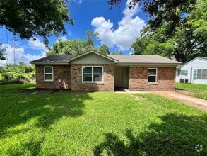 Building Photo - 1001 Mac Dr