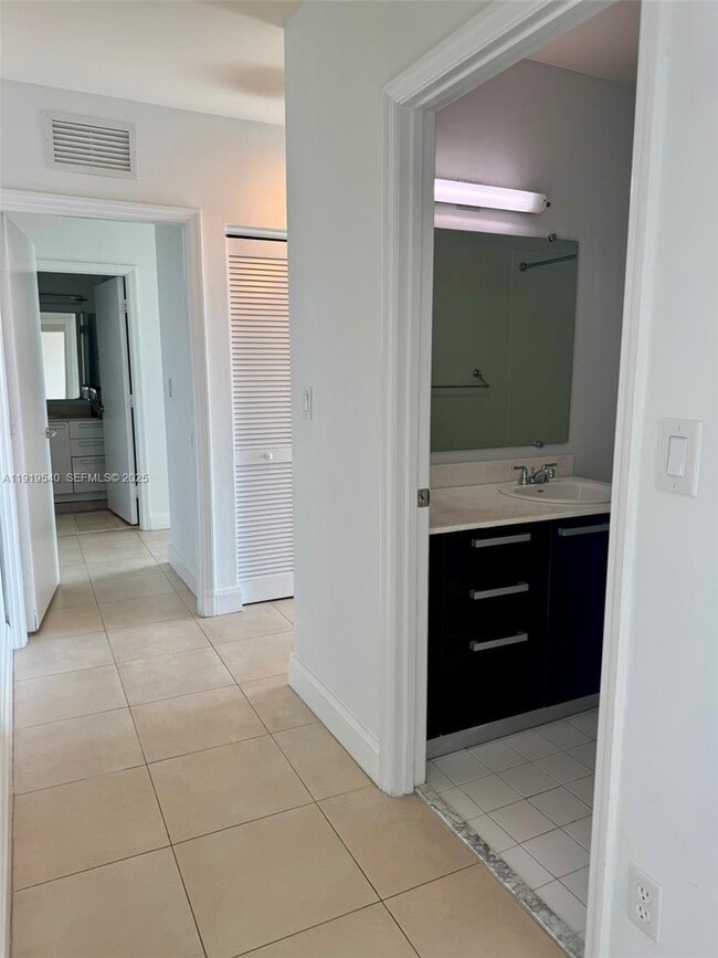 Building Photo - 2525 SW 3rd Ave