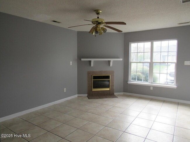Building Photo - 1073 W Pueblo Dr