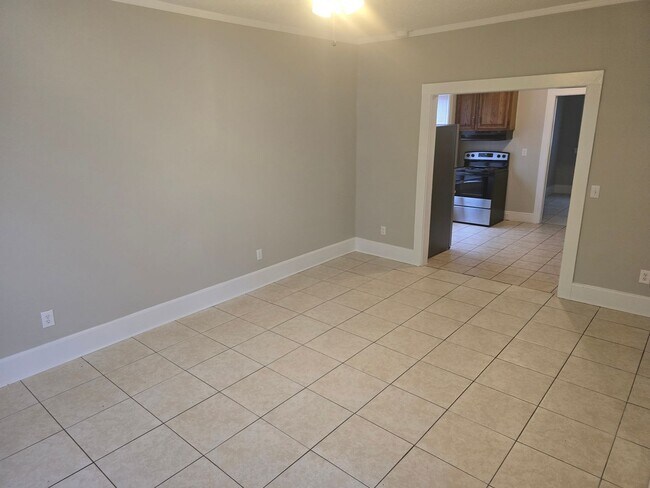 Building Photo - 3 Bed 1 bath house