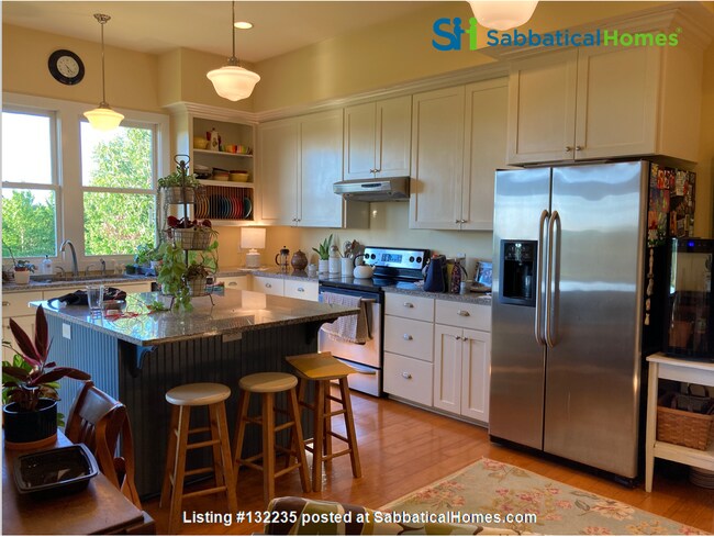 Building Photo - Turnkey Furnished Home on 5 Acres – Just B...