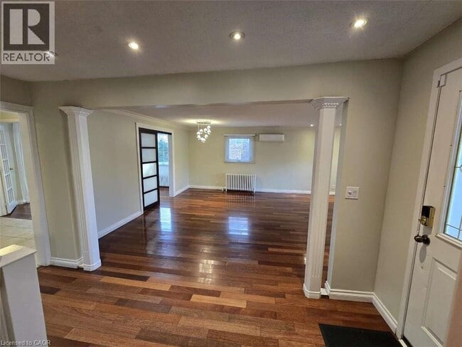 Building Photo - 1568 Cawthra Ct