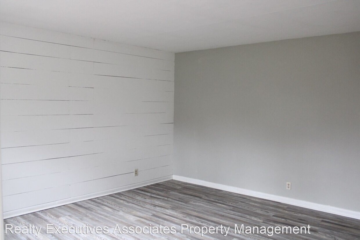 Building Photo - 400 Watauga Dr