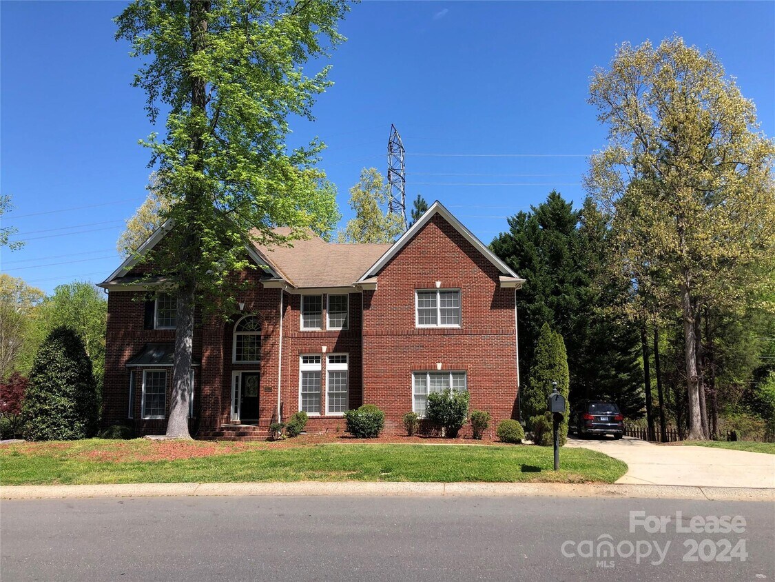 Primary Photo - 9418 Briarwick Ln