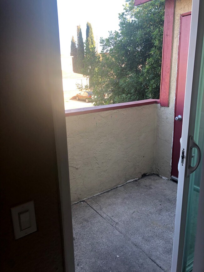 Foto del edificio - 4332 Winona Ave