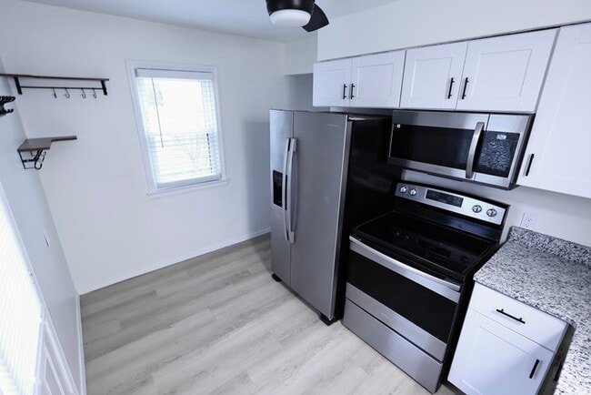 Building Photo - 843 Davies Ave