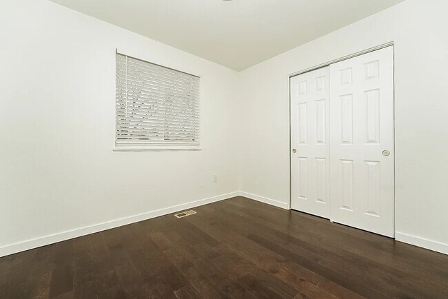 Foto del edificio - 2891 S Mobile St