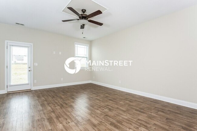Foto del edificio - 4 Bedroom Pet-Friendly Home in Murfreesboro, TN with Main Street Renewal