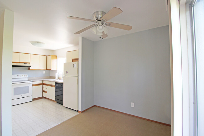 Building Photo - Spacious Updated 2bd/2ba Condo Near UC Ber...