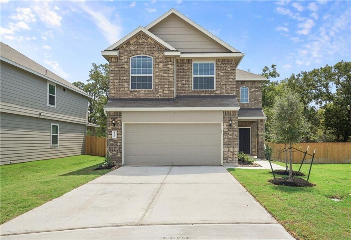 Primary Photo - 4 Bedroom 2.5 bath, 2 car attached garage,...