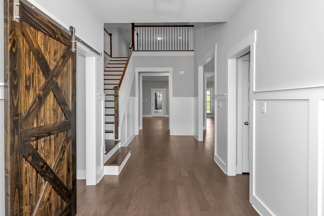 Foto del edificio - Luxury Craftsman Home in Monrovia Springs