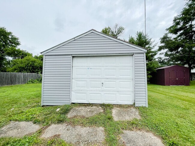 Building Photo - Detached Garage