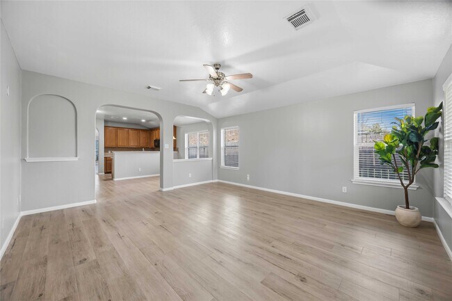Foto del edificio - 11609 Spill Creek Dr