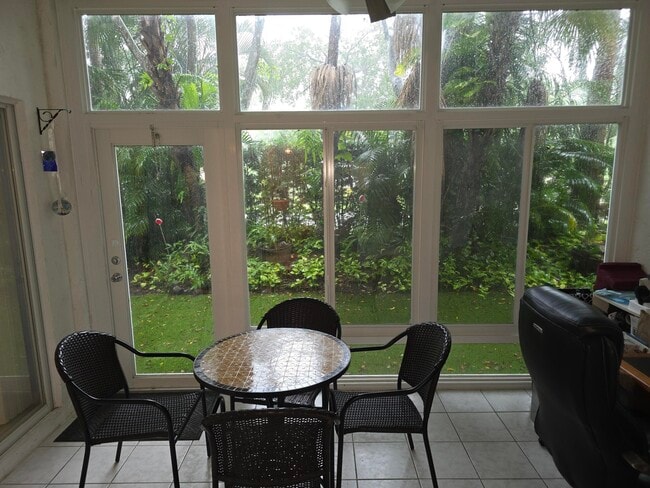 Building Photo - 5084 Rose Hill Dr