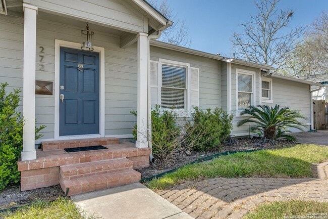 Building Photo - CHARMING 3-BEDROOM HOME IN ALAMO HEIGHTS