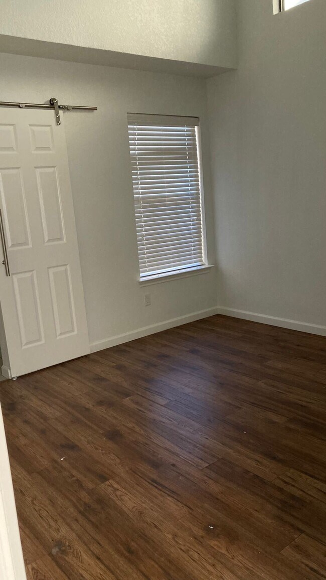 Building Photo - 627 Fiesta Cir