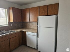 Building Photo - 215 N 400 W