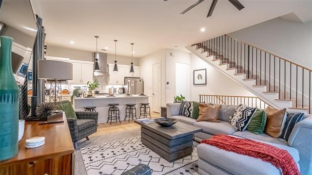 Foto del edificio - 694 W Main St