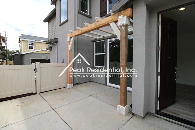 Building Photo - 4 br, 3 bath House - 6198 Paseo De Mooney