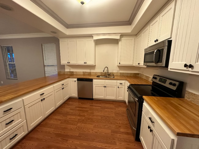 Building Photo - 403 Abby Rd