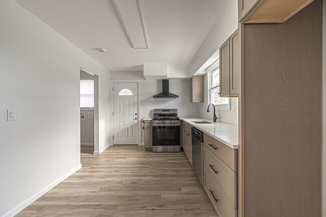 Foto del edificio - 2018 Horace J Bryant Jr Dr