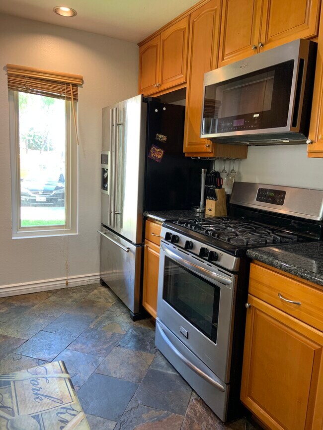 Kitchen - 10628 Dabney Dr