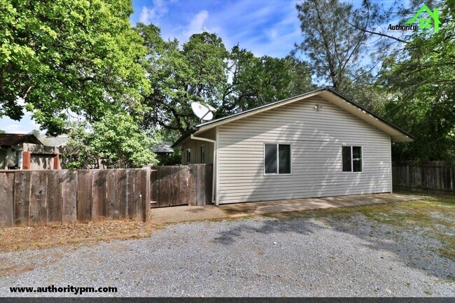 Foto del edificio - 1541 Victor Ave