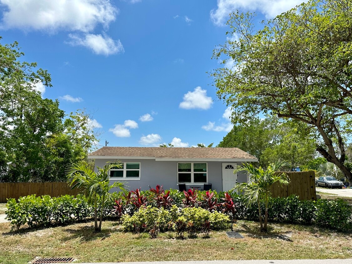 1236 Rosemary Ln, Naples, FL 34103 House Rental in Naples, FL