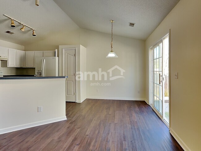 Foto del edificio - 615 Timber Walk Drive