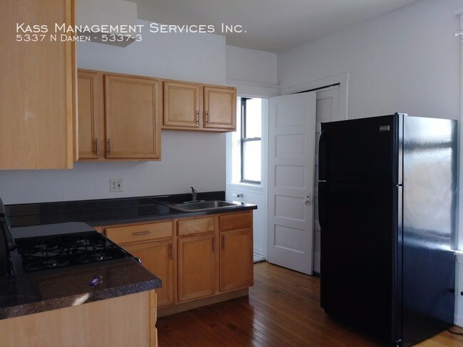 Building Photo - 5337 N Damen Ave