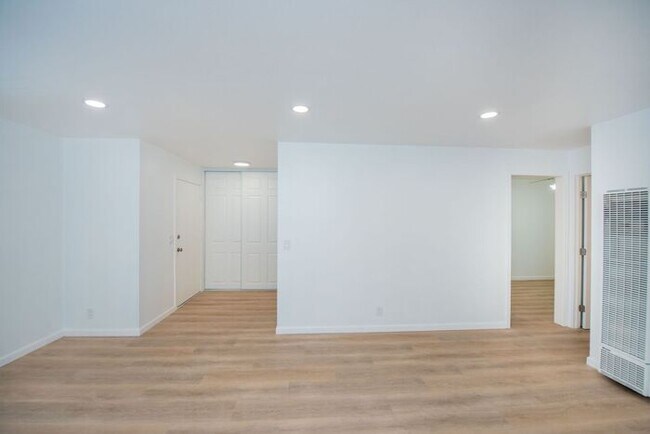 Foto del edificio - Newly Remodeled Upstairs Unit!