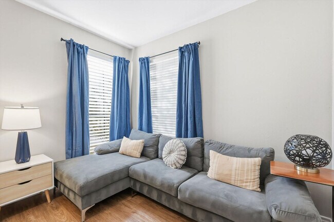 Foto del edificio - 3533 Arbuckle Dr