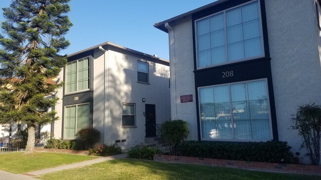 Foto del edificio - 210 Granada Ave