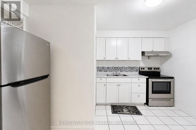 Photo du bâtiment - 961A Eglinton Ave W