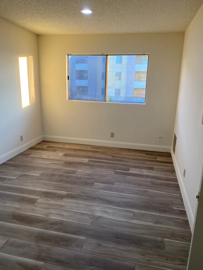 Building Photo - 14103 Cerise Ave