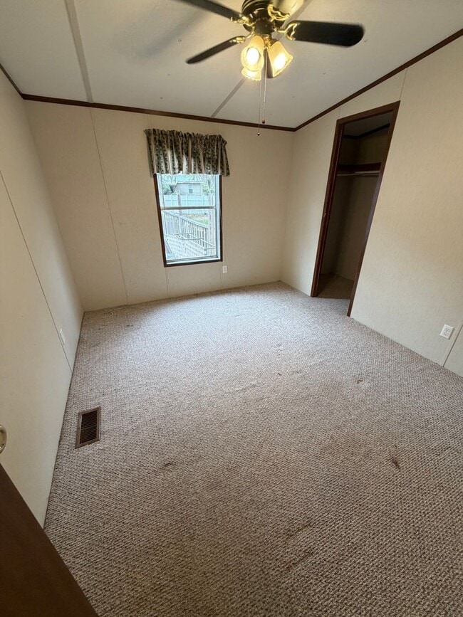 Building Photo - AVAILABLE NOW!