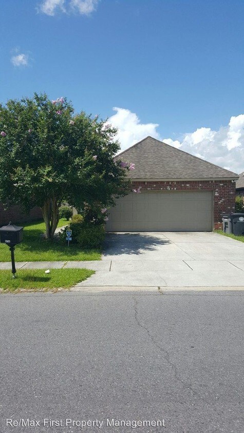 Primary Photo - 9756 Summer Glenn Ave