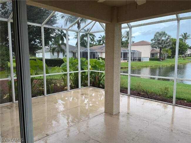 Foto del edificio - 14024 Clear Water Ln
