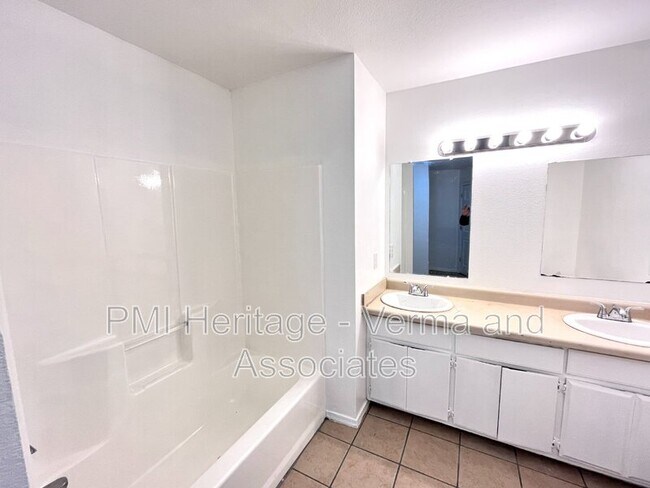 Foto del edificio - 606 Virginia St