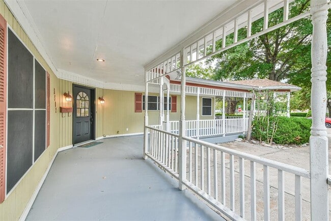 Building Photo - 5502 Hewitt Dr